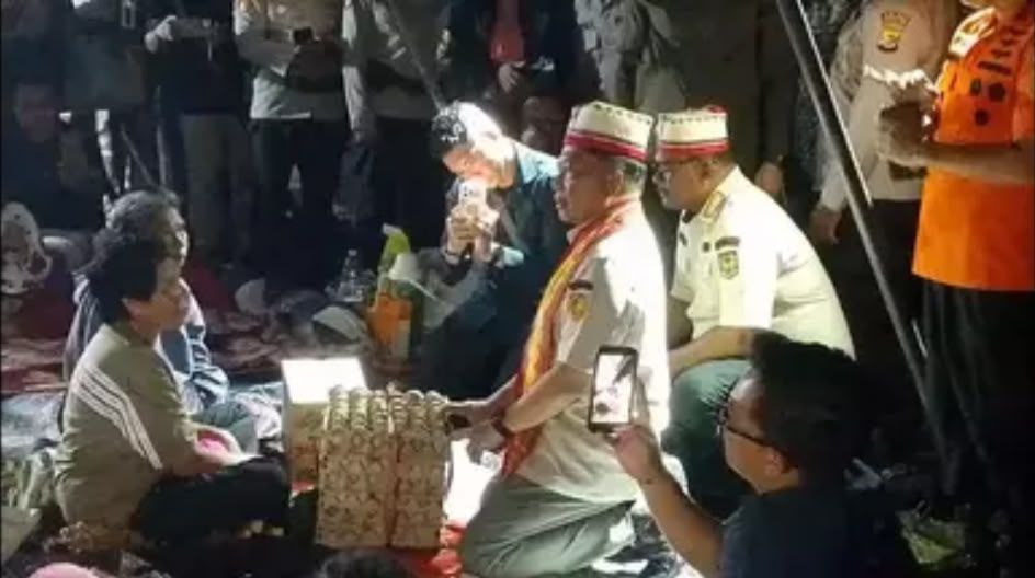 Mendagri Tito Pimpin Upacara HUT RI di NTT, Tinjau Korban Gempa Flores