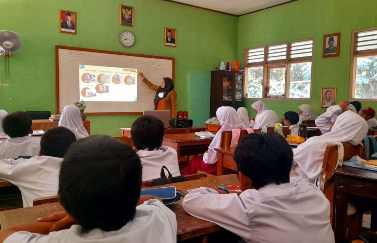 Guru Non ASN Tuntut Kejelasan Status, DPR Ingatkan Dampak ke Layanan Pendidikan Nasional