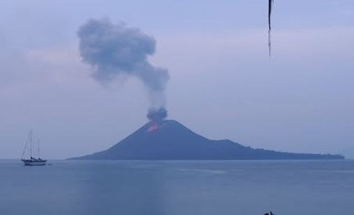 Empat Kali Letusan dalam Sejam, Aktivitas Gunung Anak Krakatau Meningkat Tajam