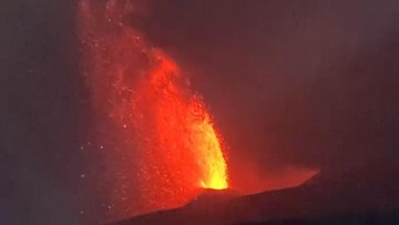 Erupsi Anak Krakatau Picu Gangguan Penerbangan dan Pendidikan di Jabodetabek