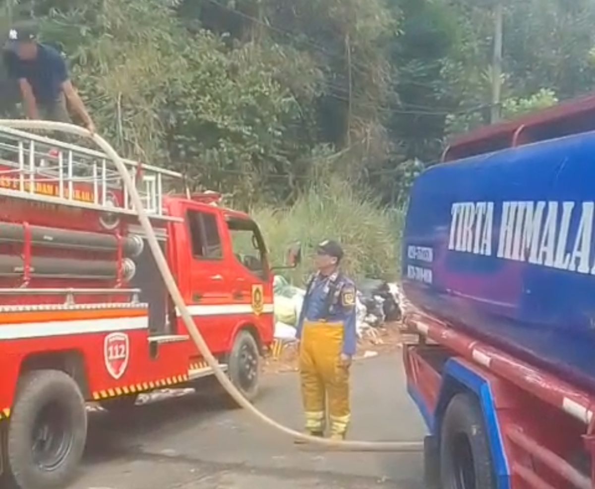 Pelayanan TPA Galuga Ditutup Sementara, Supplier Air Turun Tangan Bantu Pemadaman