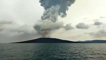 Aktivitas Vulkanik Meningkat, Gunung Anak Krakatau Kembali Tunjukkan Semburan Erupsi