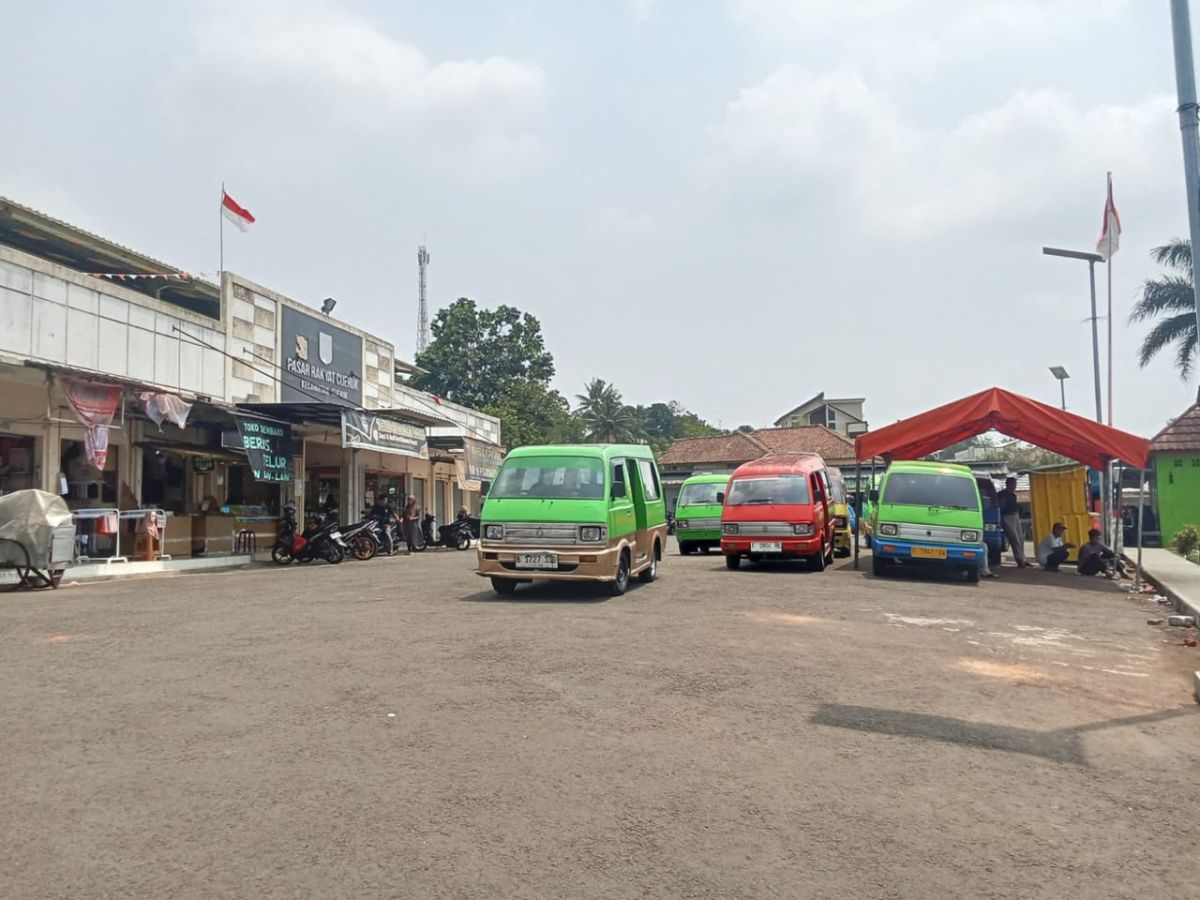 Pasar Cijeruk Semrawut, Parkir Liar dan Pungli Merajalela