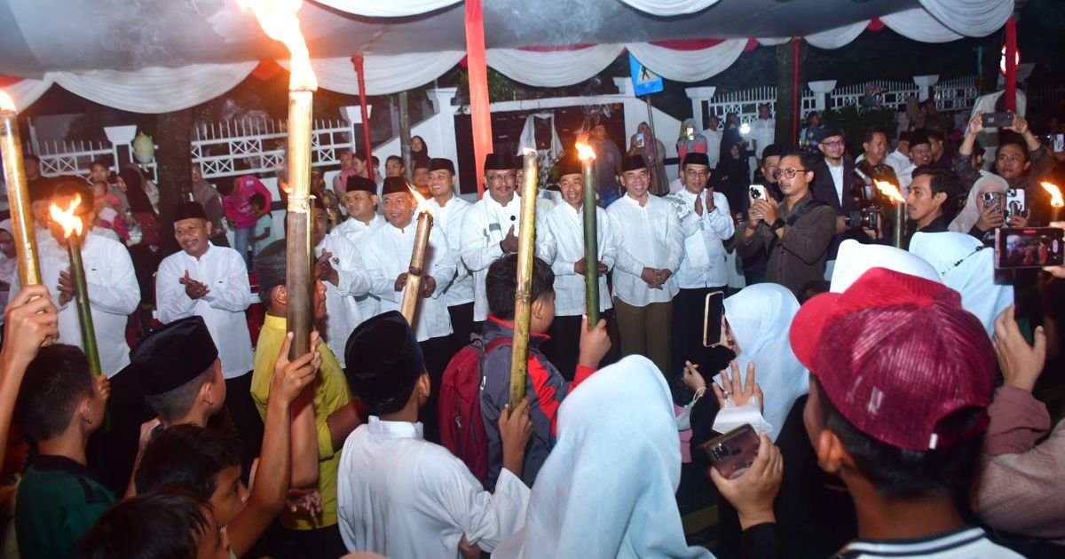 Pawai Obor Warnai Tahun Baru Islam di Sukabumi, Bupati Tekankan Keselamatan dan Persatuan