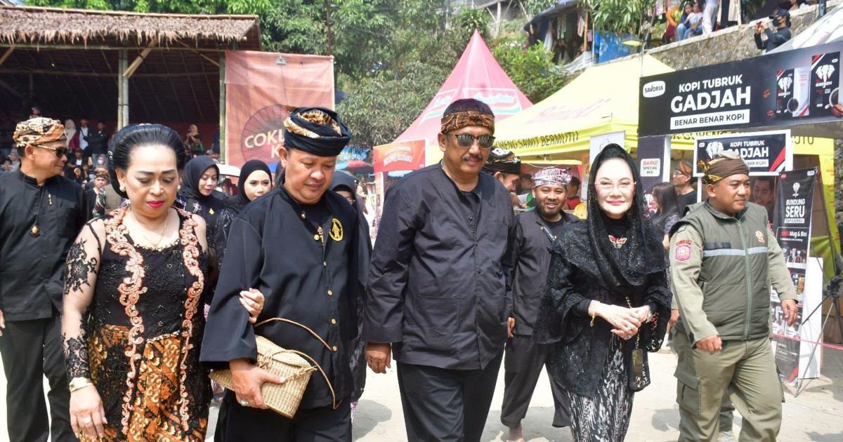 Ribuan Warga Hadiri Seren Taun ke-447 Kasepuhan Sinaresmi, Bupati: Warisan Budaya yang Menjaga Ketahanan Pangan