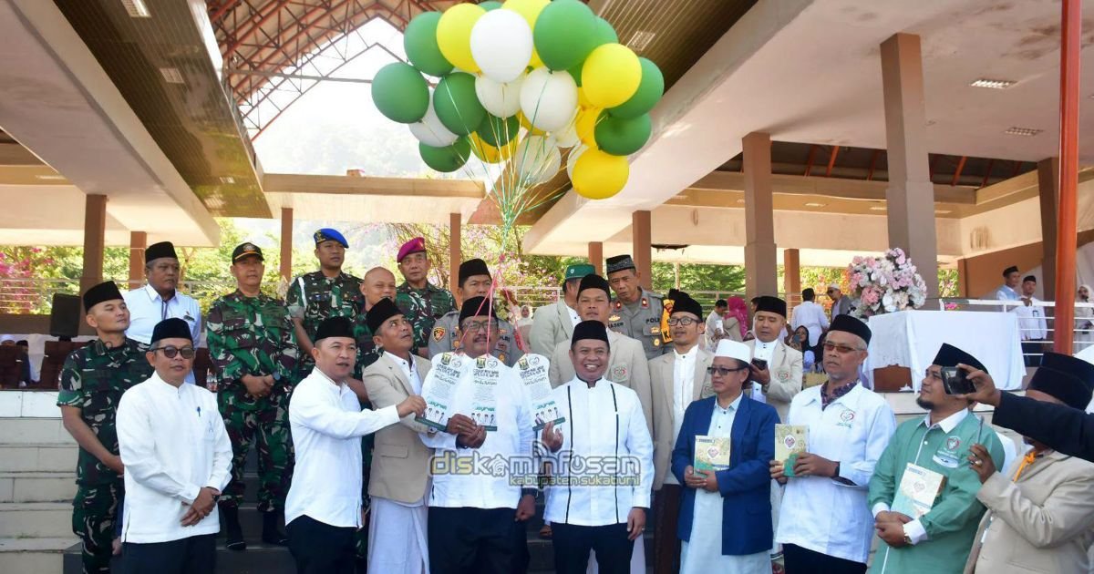 Ribuan Warga Ikuti Khatam Akbar, Pemkab Sukabumi Luncurkan Gerakan Wakaf 1 Juta Al-Qur\'an