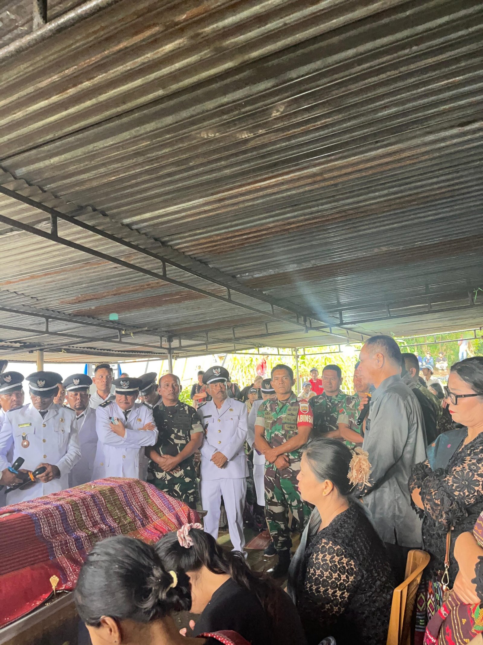 Camat Sumbul Pimpin Upacara Pemakaman Jenazah Kades Pegagan Julu III