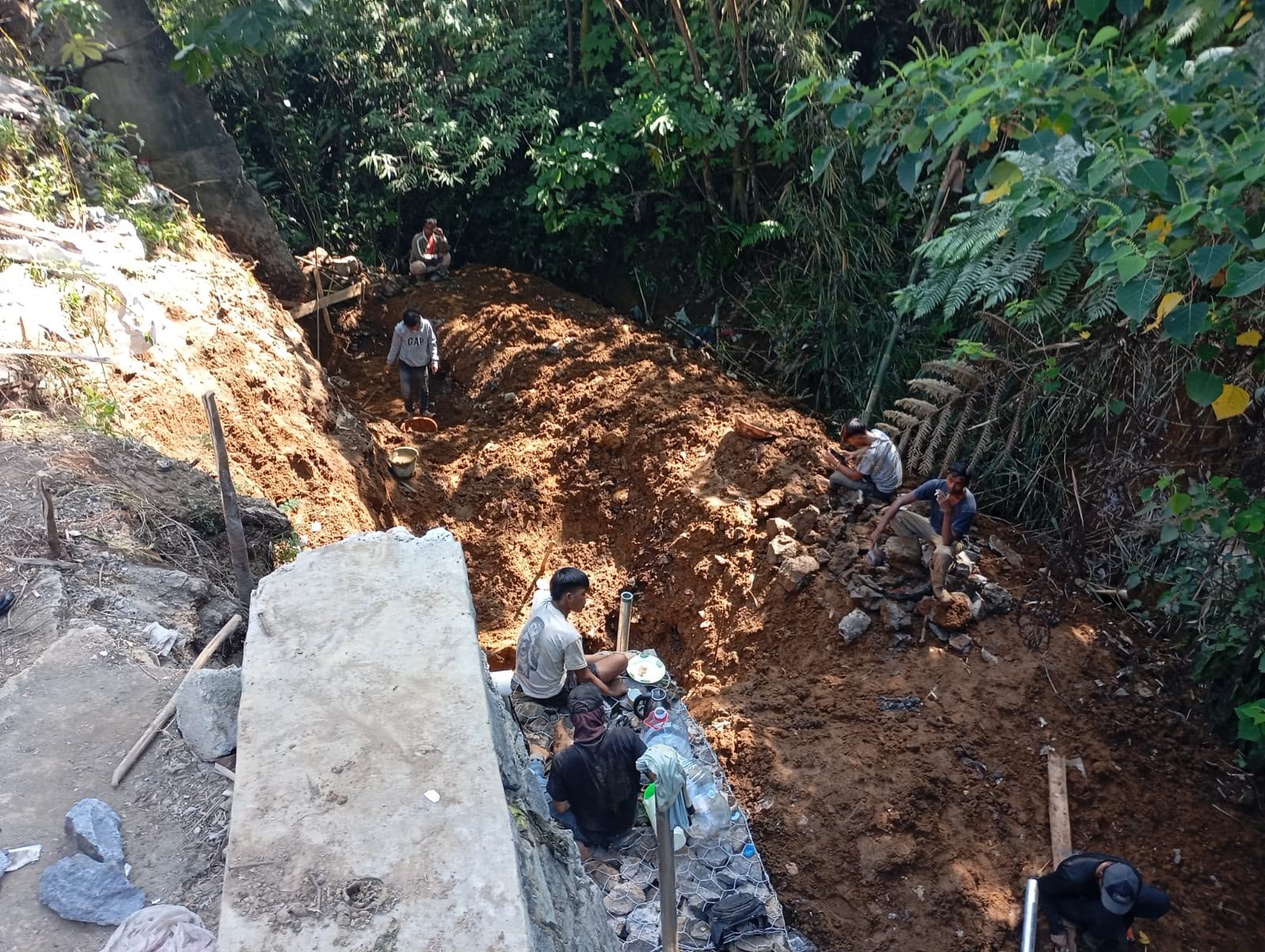 Tidak Dilengkapi Papan Informasi, Proyek Bronjong di Banjarwangi Jadi Sorotan