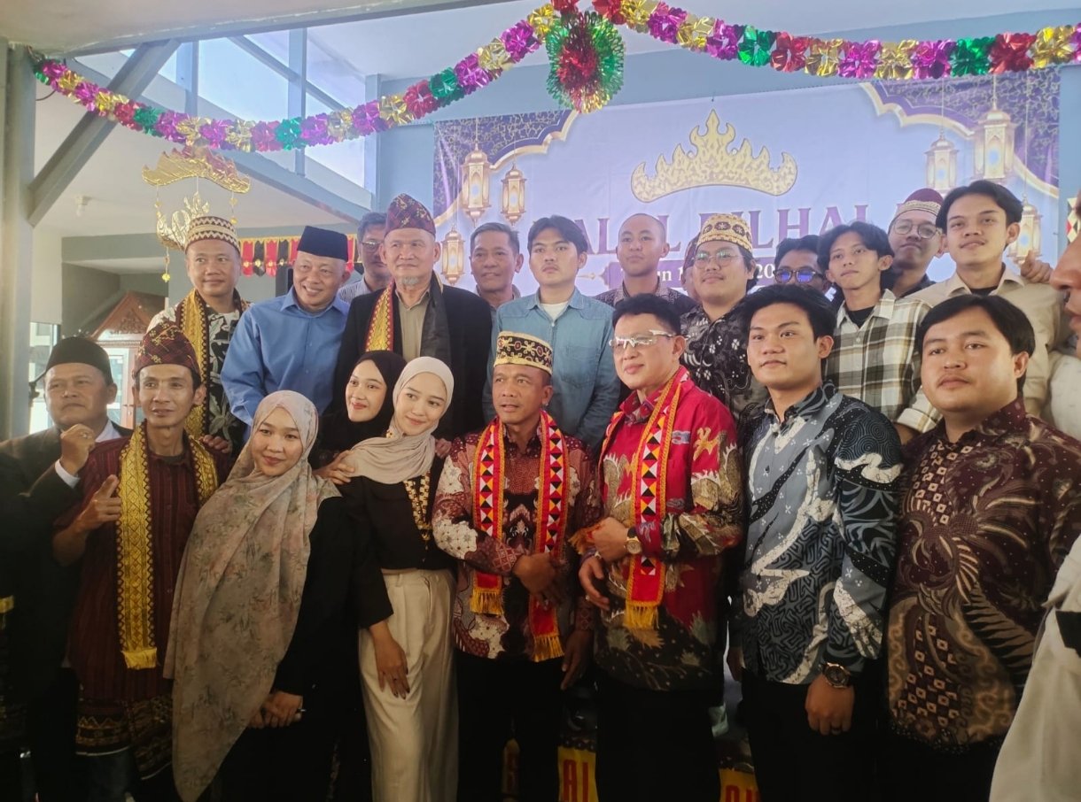 Halal Bihalal Masyarakat Lampung se-Bandung Raya Berlangsung Semarak, Kapolda Jabar dan Pangeran Edwardsyah Beri Hadiah 6 Tiket Umroh