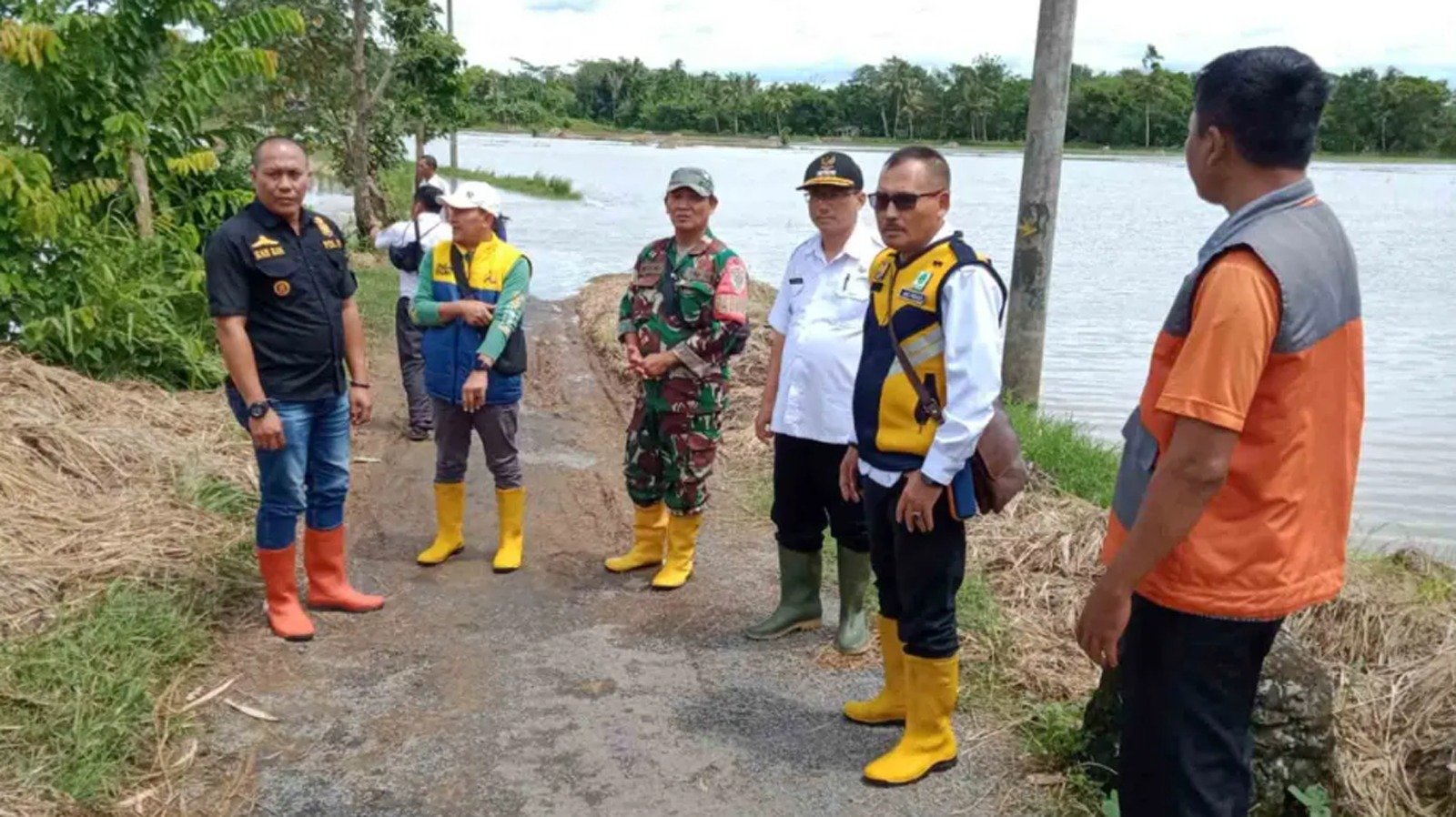 PU Sukabumi Tinjau Lokasi Banjir Tegalbuleud, Siapkan Solusi Jangka Panjang