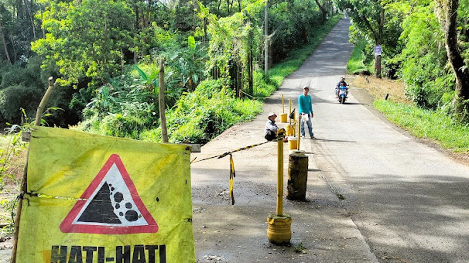 Kondisi Jalan Tenjoayu Cicurug Membahayakan, Warga Minta Dinas PU Segera Bertindak