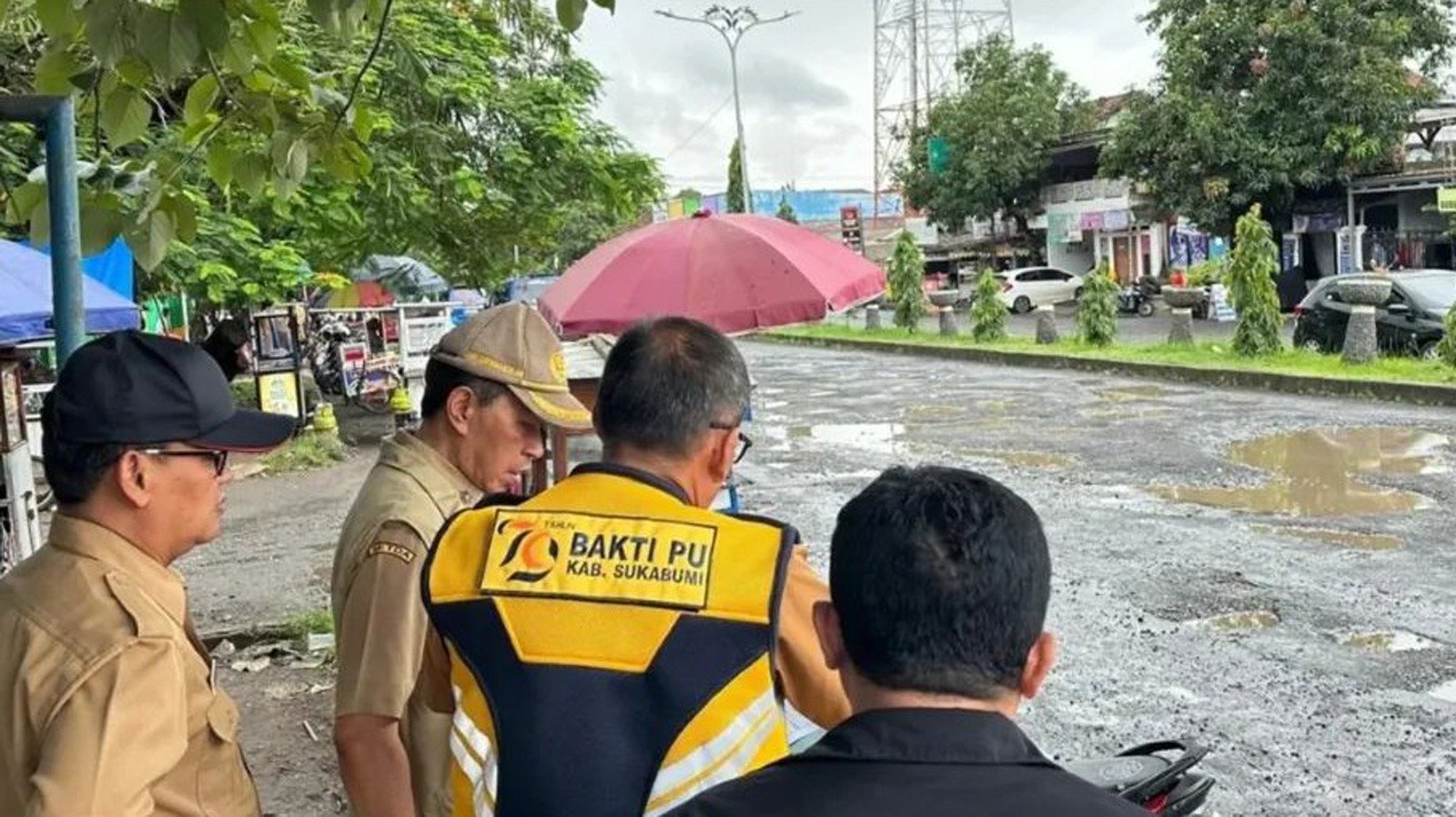 Sekda Sukabumi dan Kadis PU Lakukan Survei Lapangan Infrastruktur Jalan dan Drainase Palabuhanratu