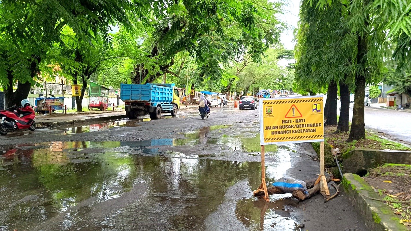 Sekda Sukabumi Tinjau Jalan Ahmad Yani Palabuhanratu yang Amblas, Drainase Jadi Sorotan