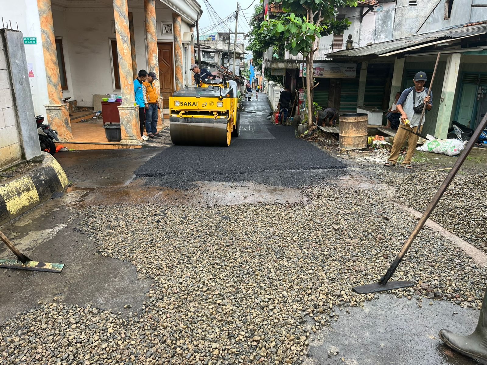 Aspal 2020 Meter Lewat Bankeu, Pemdes Bendungan Ciawi Percantik Jalan