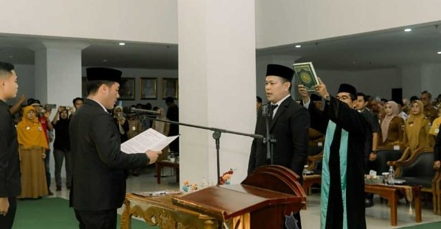 Lantik Tedi Zadmiko Jadi Sekda Pesisir Barat, Bupati Dedi : Sekda Bisa Jadi Penggerak Birokrasi Yang Solid, Profesional dan Berintegritas