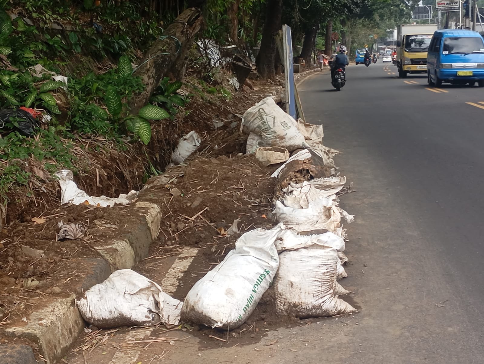 LSM Penjara Soroti Proyek Galian Siluman di Jalan Raya Gadog