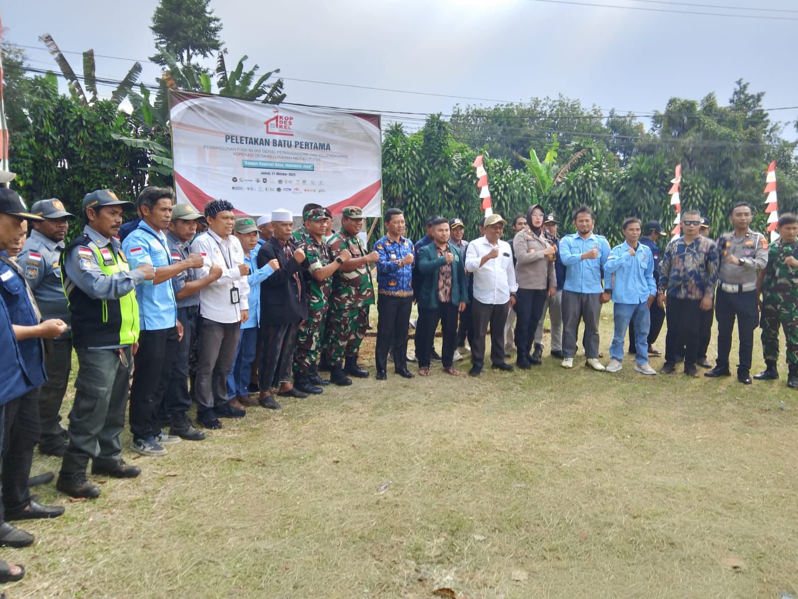 Peletakan Batu Pertama Pembangunan Kopdeskel Merah Putih Desa Sukakarya Megamendung: “Bangun Koperasi Desa, Indonesia Jaya”