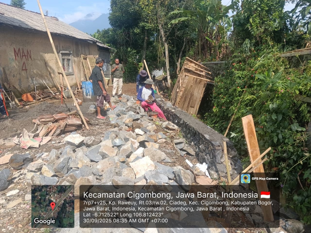 Pembangunan Infrastruktur Desa Berjalan Maju, Bankeu Desa Ciadeg Dukung Jalan Beton dan Drainase