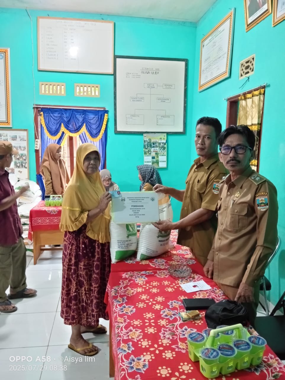 Pemerintah Pekon Baturaja Kec Pesisir Utara Salurkan Beras CBP Kepada 97 KPM