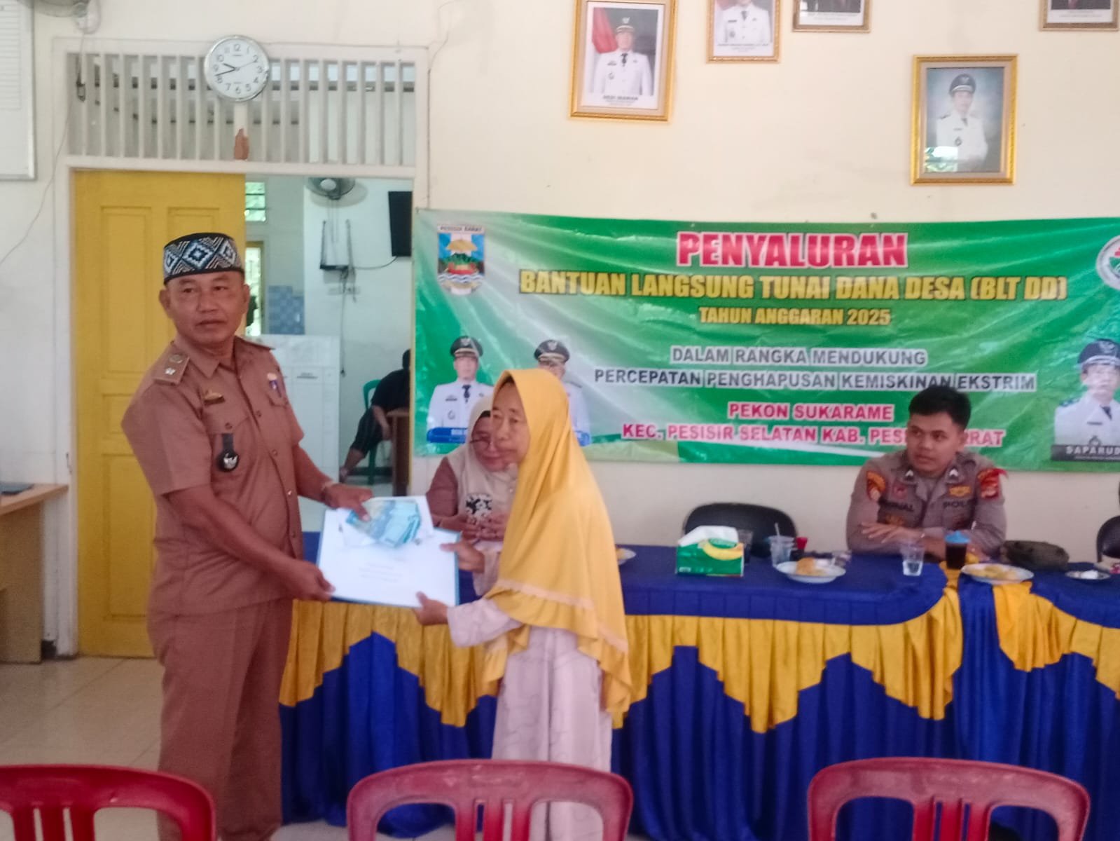 Pemerintah Pekon Sukarame Kecamatan Pesisir Selatan Salurkan BLT-DD Kepada 15 KPM
