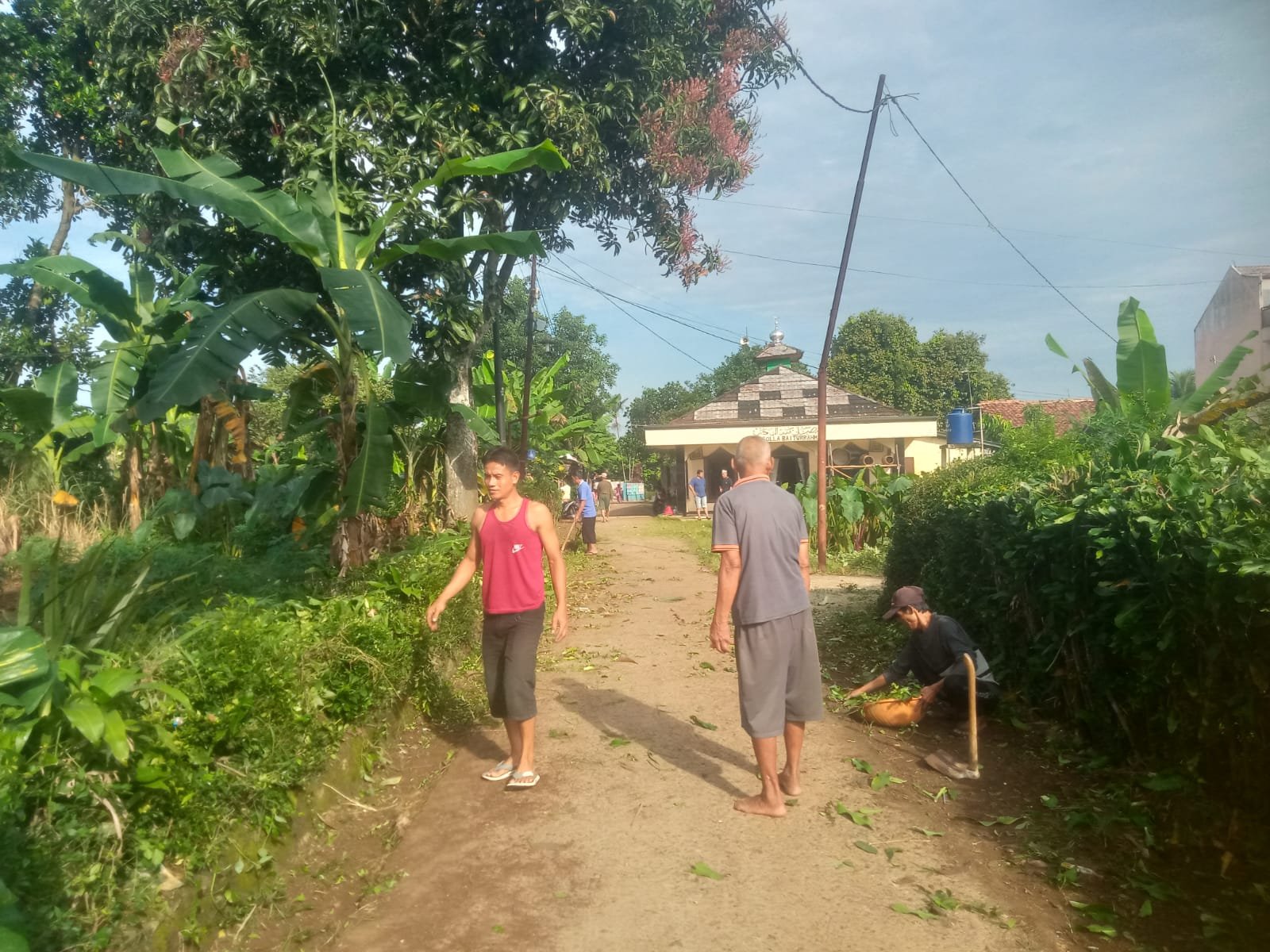 Warga Kp Cipanggalur RT 01 RW 02 Kembali Melaksanakan Kerja Bhakti