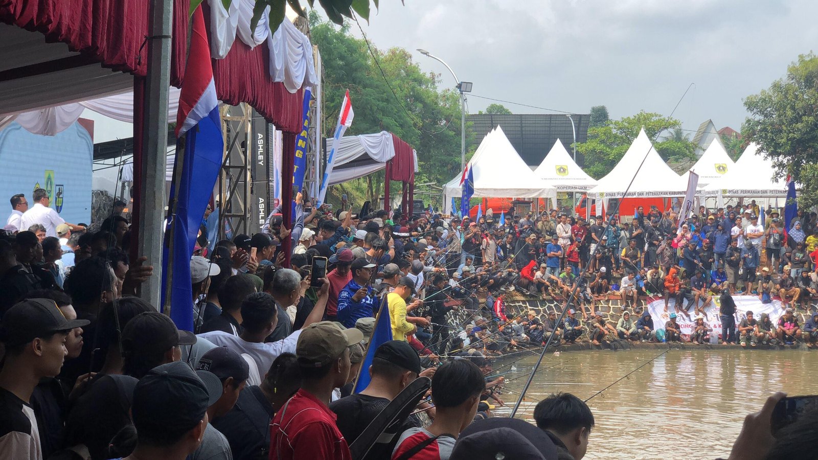 Ribuan Warga Meriahkan Mancing Gratis di Kegiatan Halal Bi Halal Yang Digagas KNPI dan Karang Taruna Kabupaten Bogor