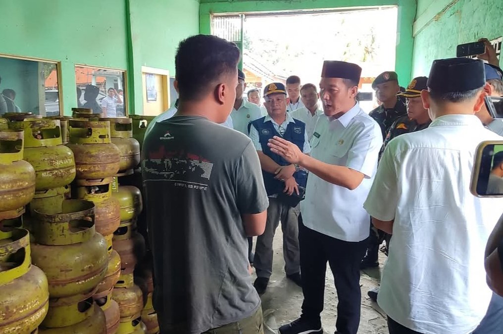 Cek Ketersediaan Gas Melon Jelang Lebaran, Bupati Pesibar Himbau Pangkalan Menjual Sesuai HET