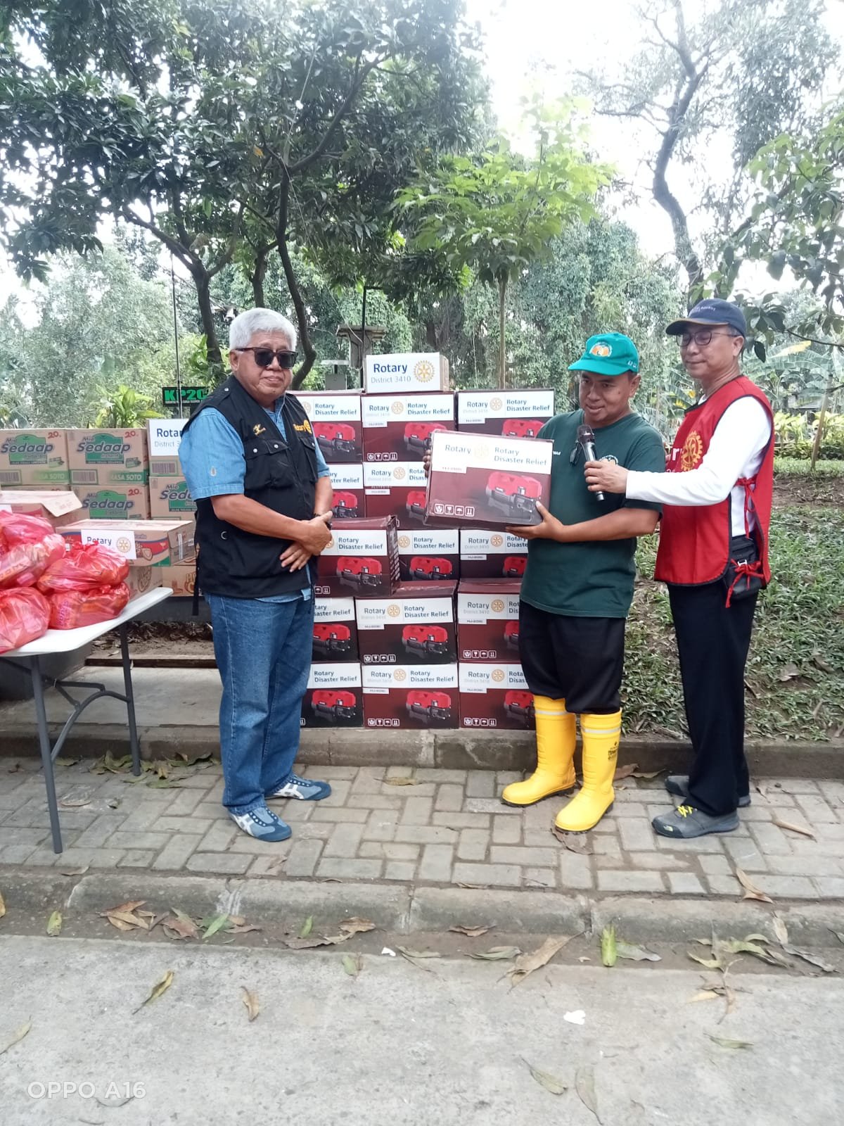 Percepat Pembersihan Lumpur Pasca Banjir, Rotari Club Salurkan Bantuan 20 Jetsteam Kepada KP2C