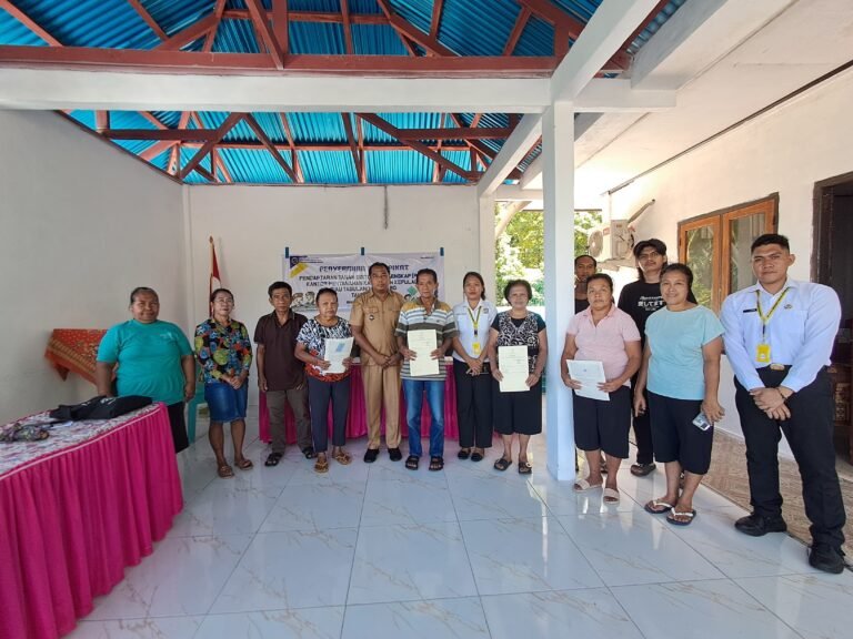 Pemerintah Kampung Winangun Siau Barat Utara Menyerahkan 46 Sertifikat PTSL