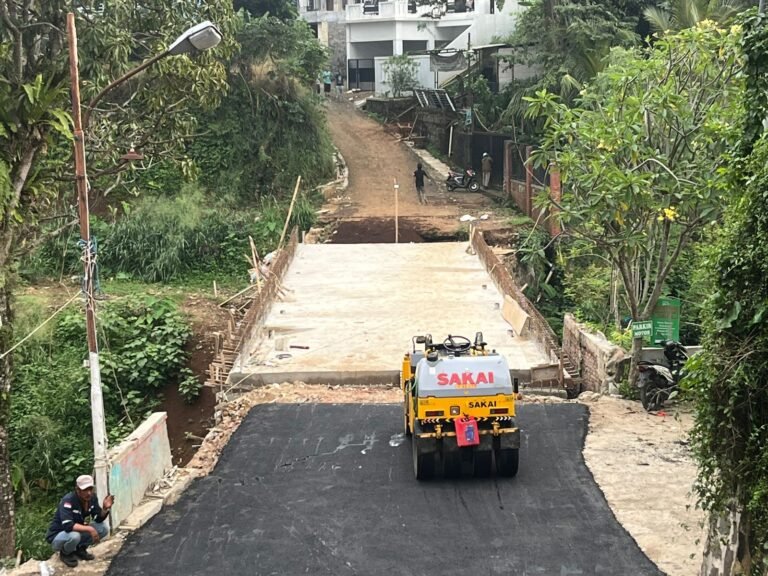 Warga Desa Sukatani Bernapas Lega, Jembatan Penghubung Menuju Desa Sukaraja Berdiri Kokoh Berkat Bankeu