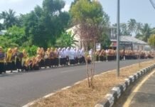 Ribuan Masyarakat Krui Antusias Sambut Kedatangan Presiden Prabowo